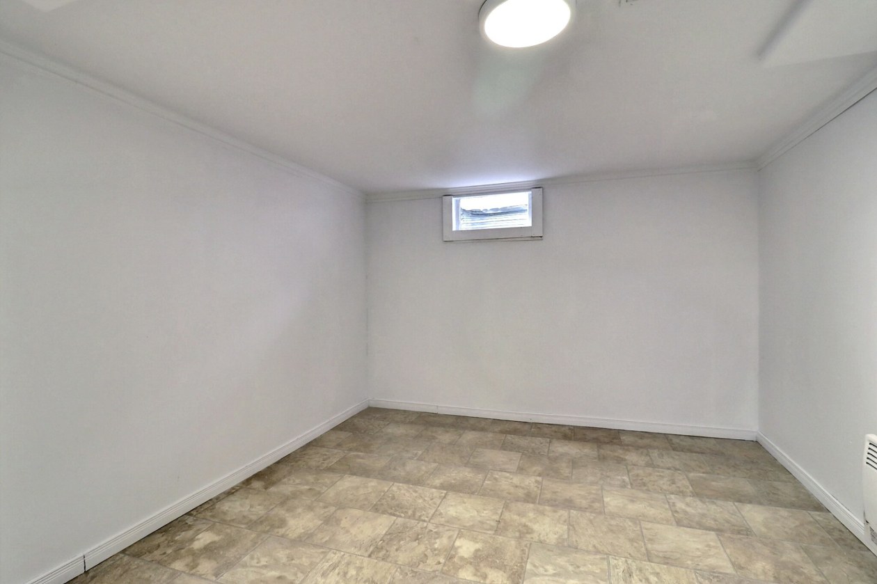 Chambre à coucher — 1242 - 1244 2e Avenue, Saguenay