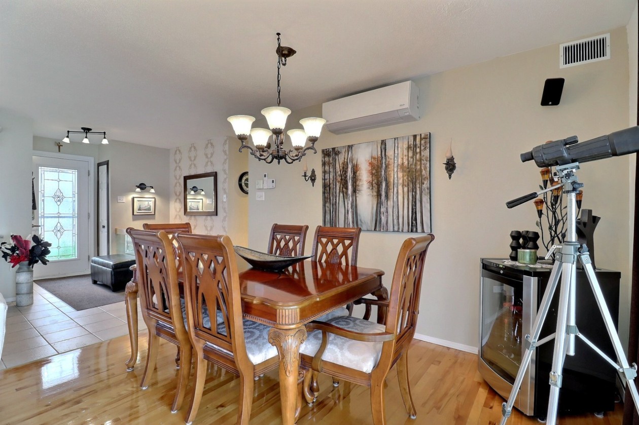 Salle à manger — 1162Z - 1164Z Av. Arthur-Beaulieu, Saguenay
