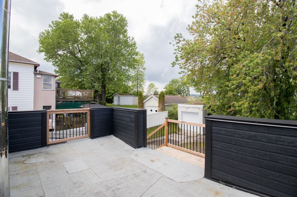 Terrasse — 1242 - 1244 2e Avenue, Saguenay