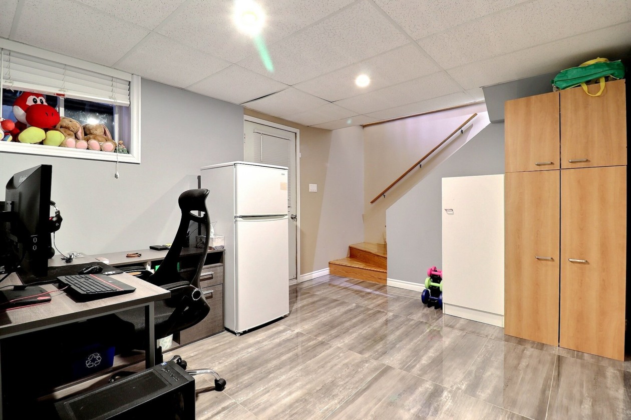 Bureau — 783 Rue De Quen, Saguenay