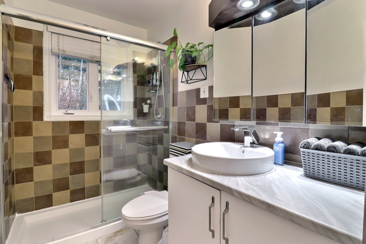 Salle de bains — 783 Rue De Quen, Saguenay