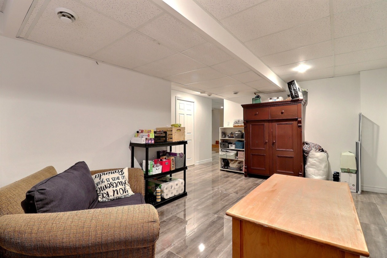Salle familiale — 783 Rue De Quen, Saguenay