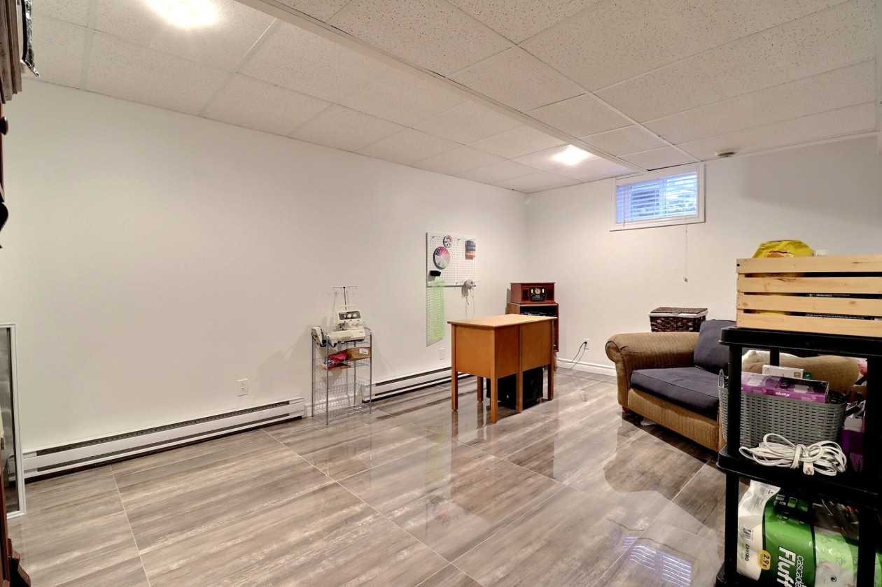 Salle familiale — 783 Rue De Quen, Saguenay