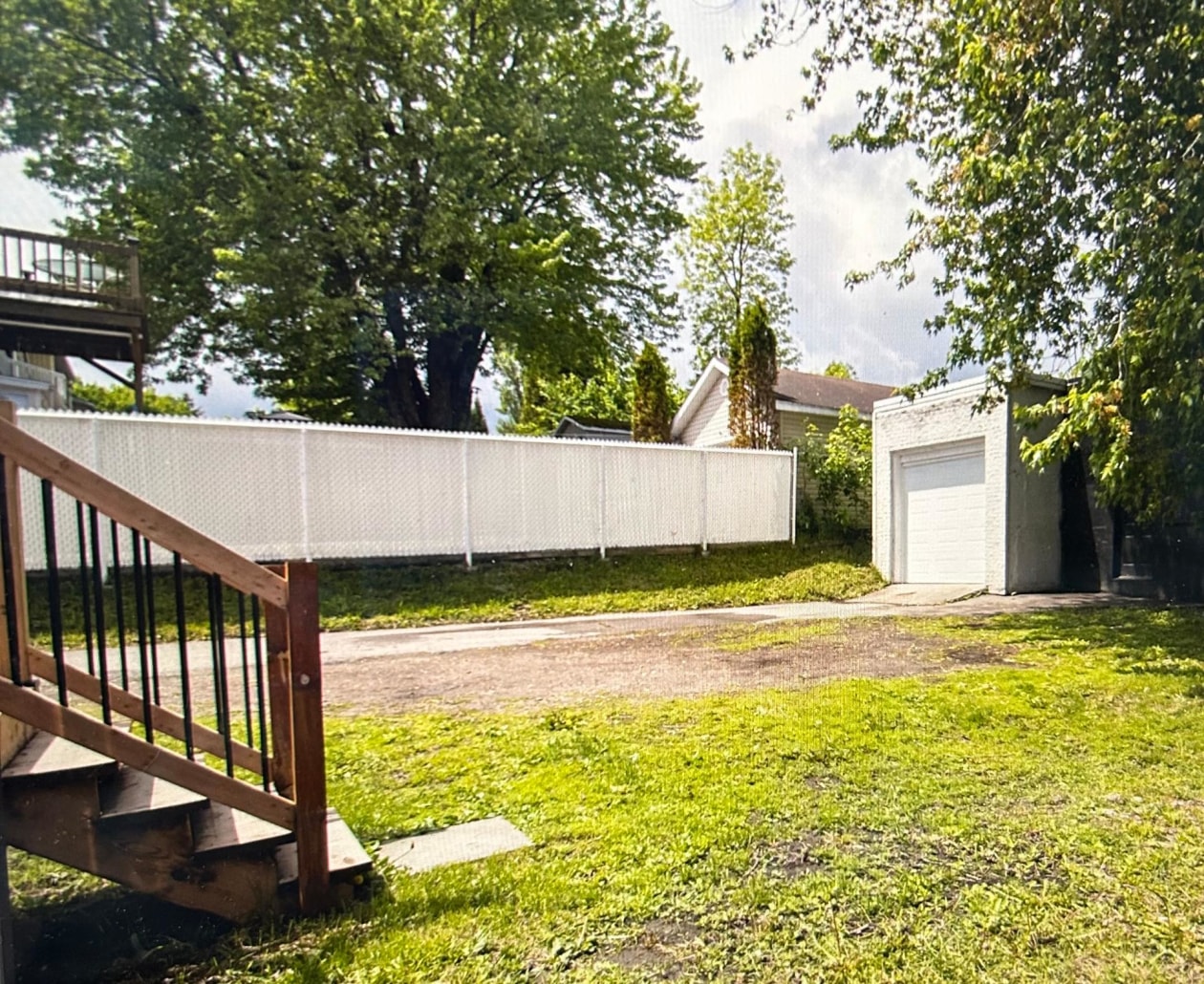 Garage — 1242 - 1244 2e Avenue, Saguenay