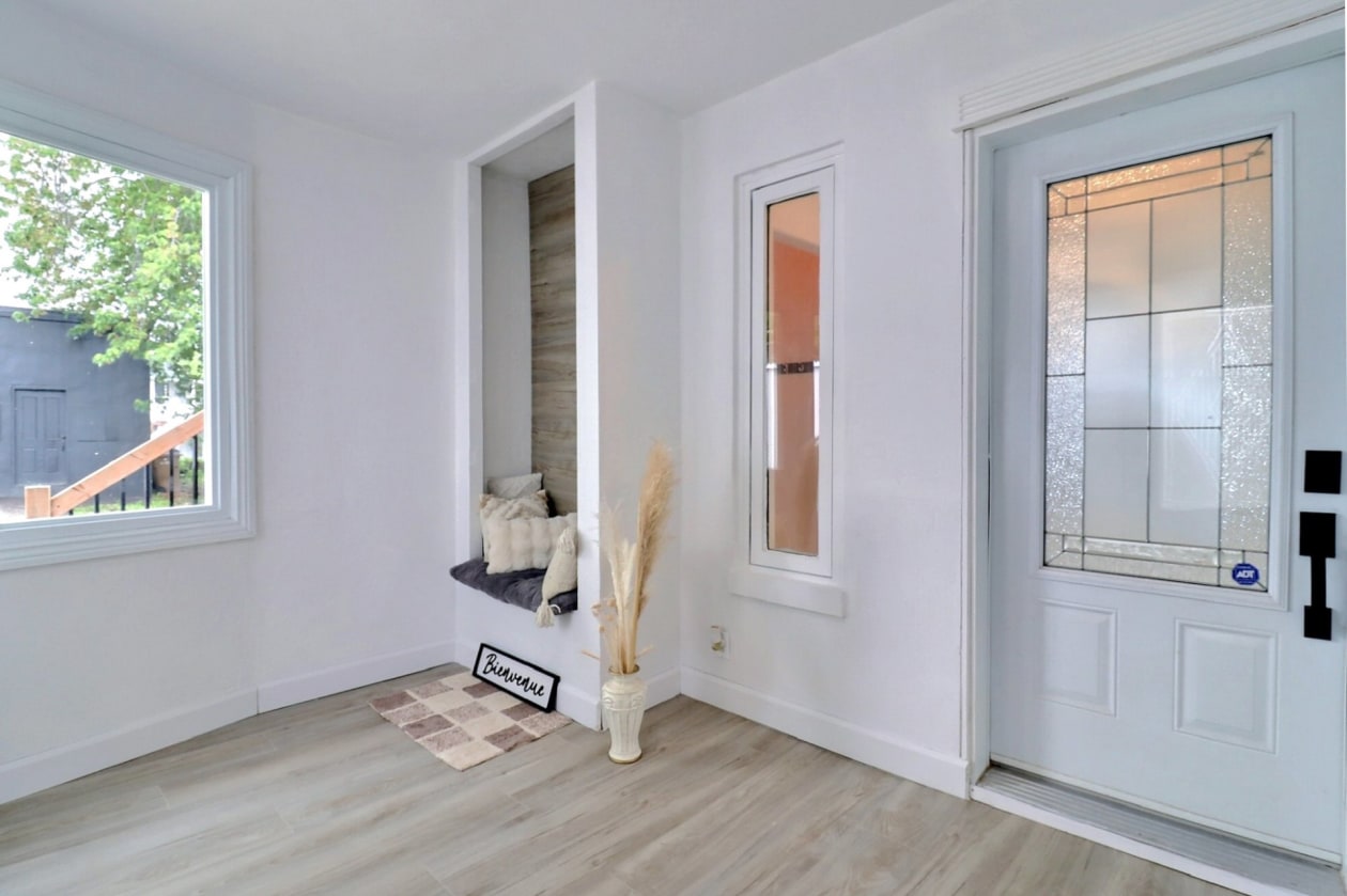 Hall d'entrée — 1242 - 1244 2e Avenue, Saguenay