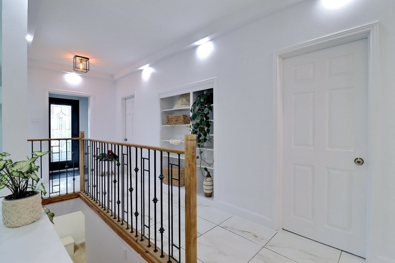 Corridor — 1242 - 1244 2e Avenue, Saguenay