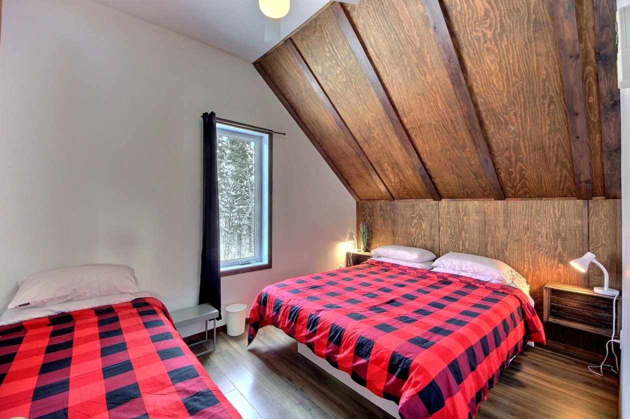 Chambre à coucher principale — 100 - 104 Ch. de la Vallée, Sainte-Rose-du-Nord