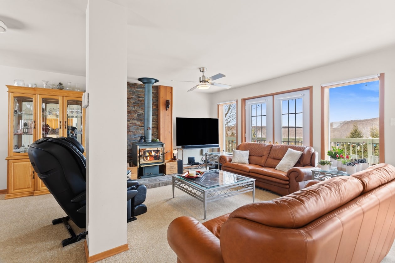 Salon — 20 Rue Boucher, Wentworth