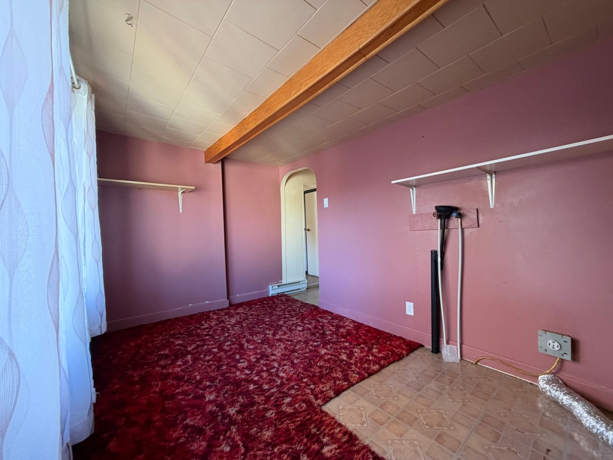 Salon — 880 Route Savoie, Saint-Justin