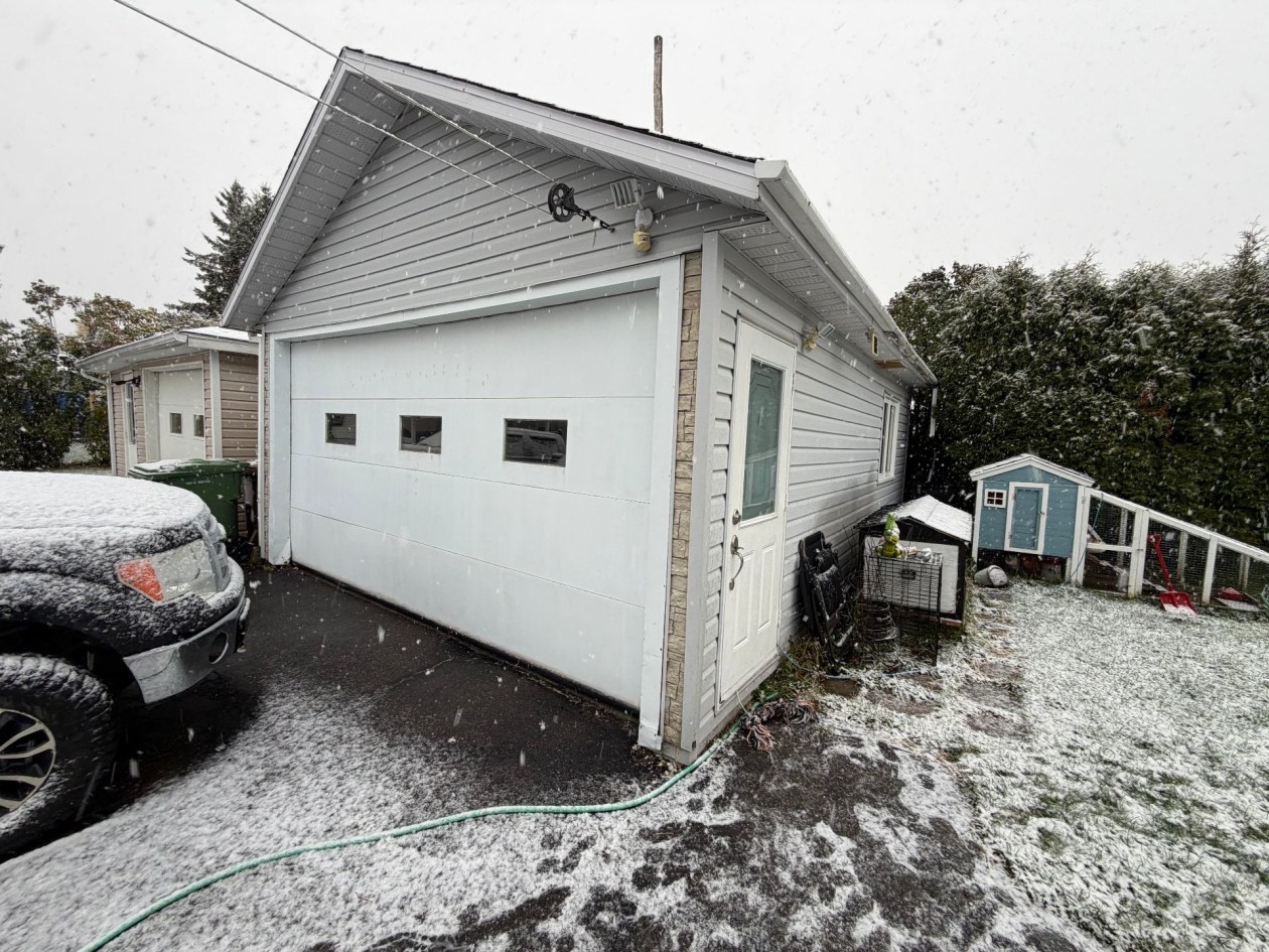 Garage — 1885 Rue Fortier, Saguenay