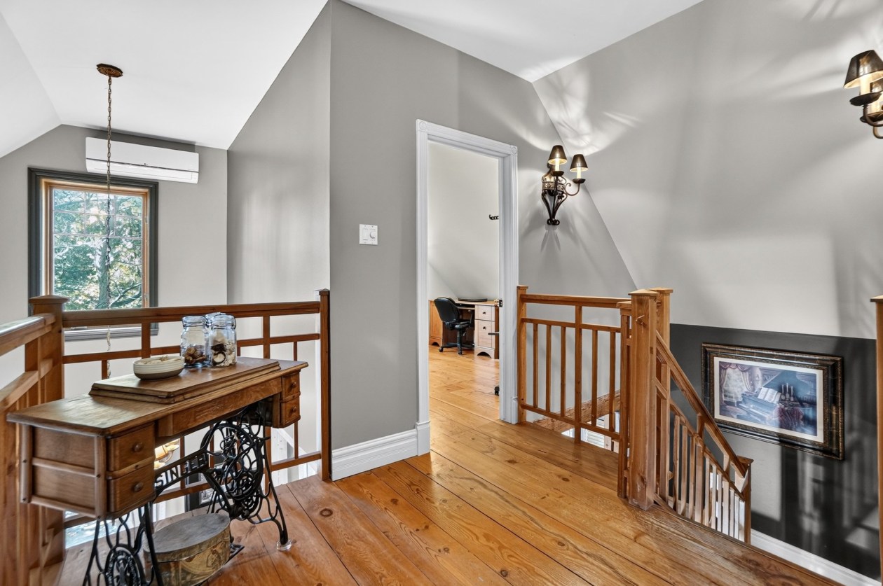 Boudoir — 161 Boul. L'Assomption E., Saint-Charles-Borromée