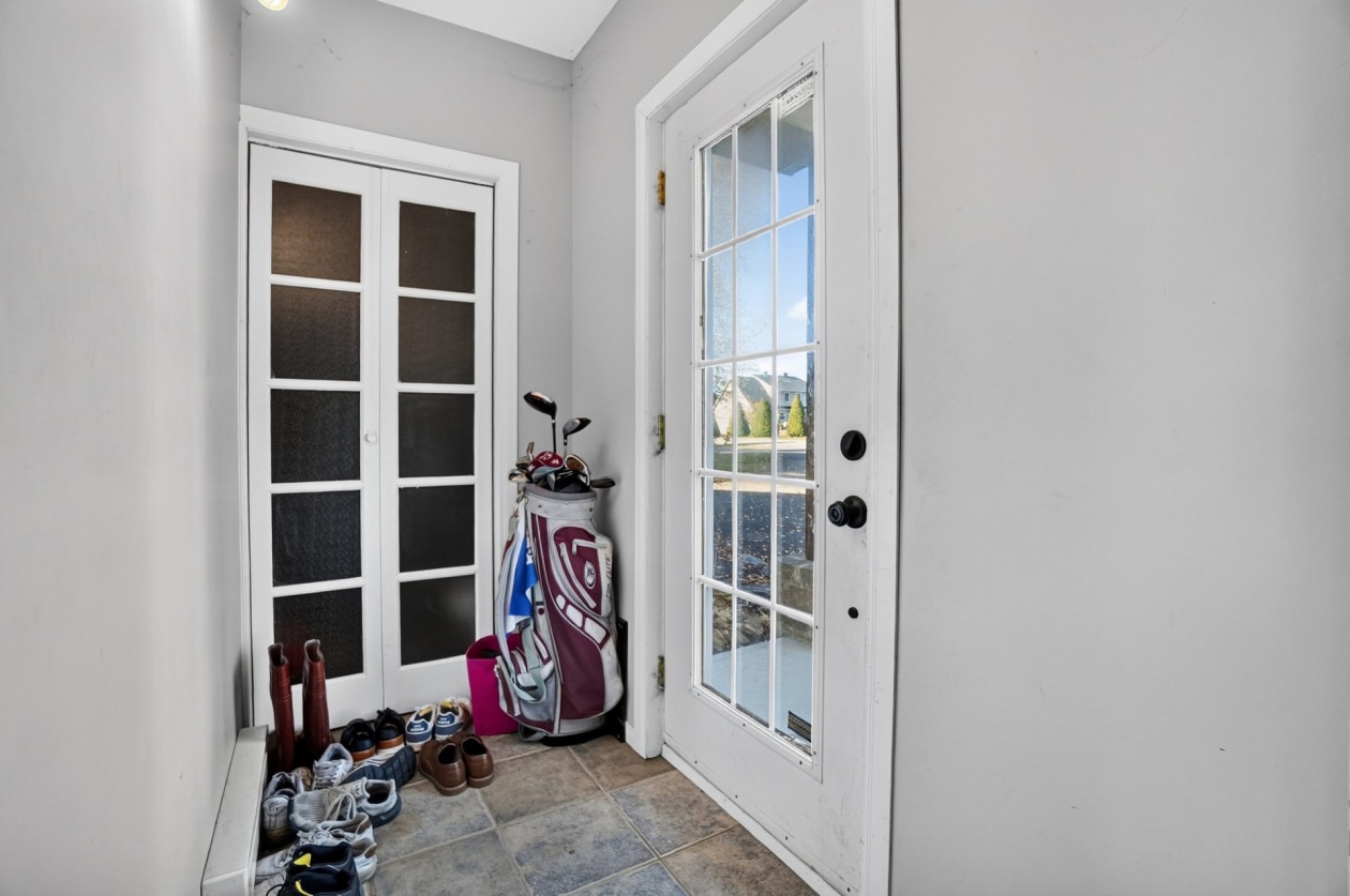 Hall d'entrée — 161 Boul. L'Assomption E., Saint-Charles-Borromée