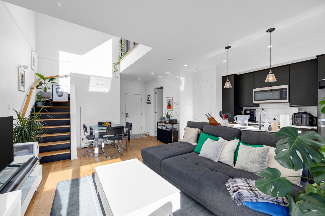 Salon — 1256 Boul. De Maisonneuve E., Montréal