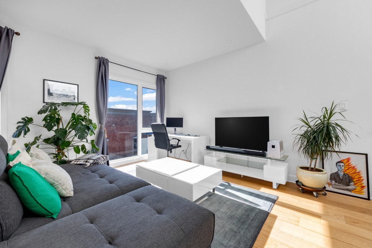 Salon — 1256 Boul. De Maisonneuve E., Montréal