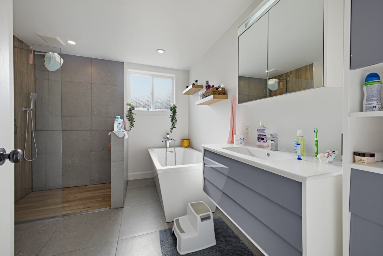 Salle de bains — 46 - 50 Rue Montcalm, Blainville
