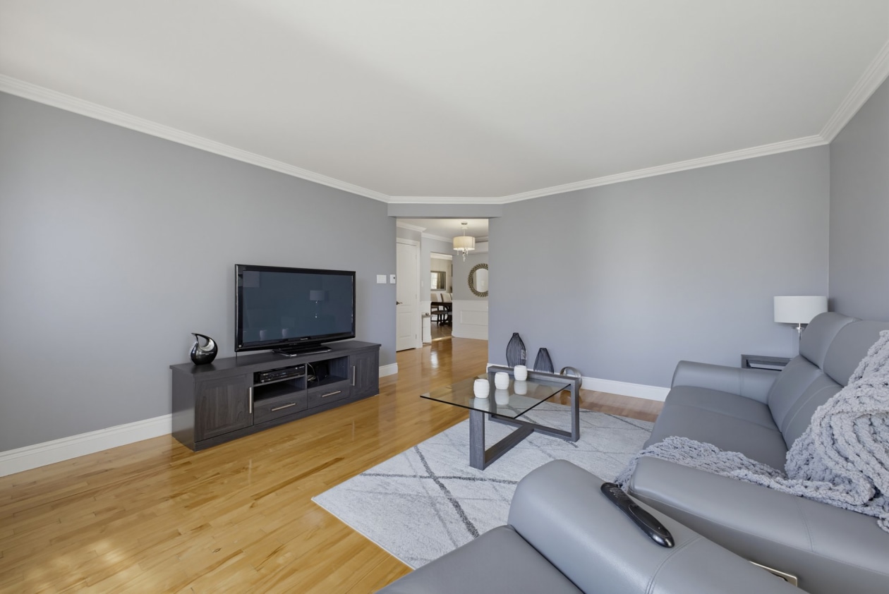 Salon — 46 - 50 Rue Montcalm, Blainville