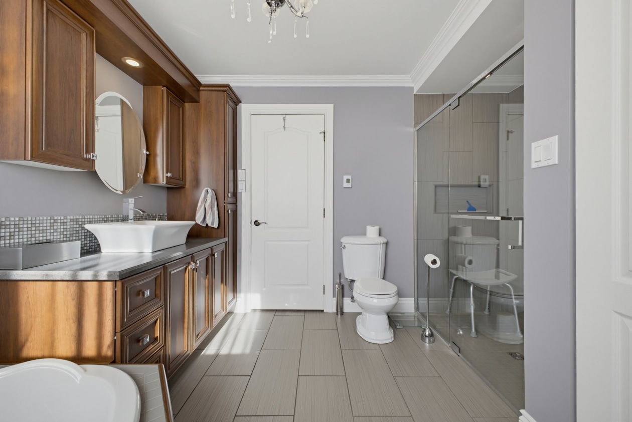 Salle de bains — 46 - 50 Rue Montcalm, Blainville