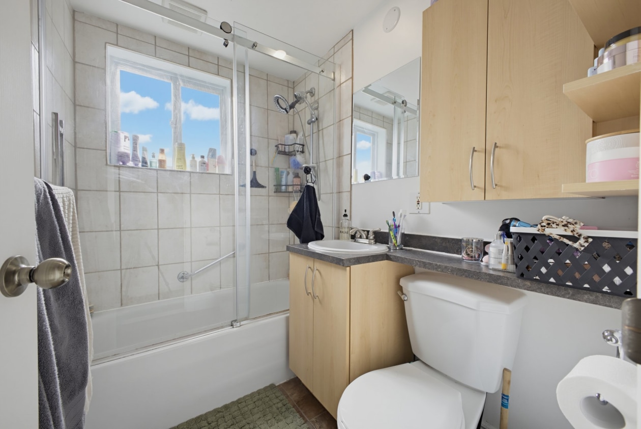 Salle de bains — 46 - 50 Rue Montcalm, Blainville