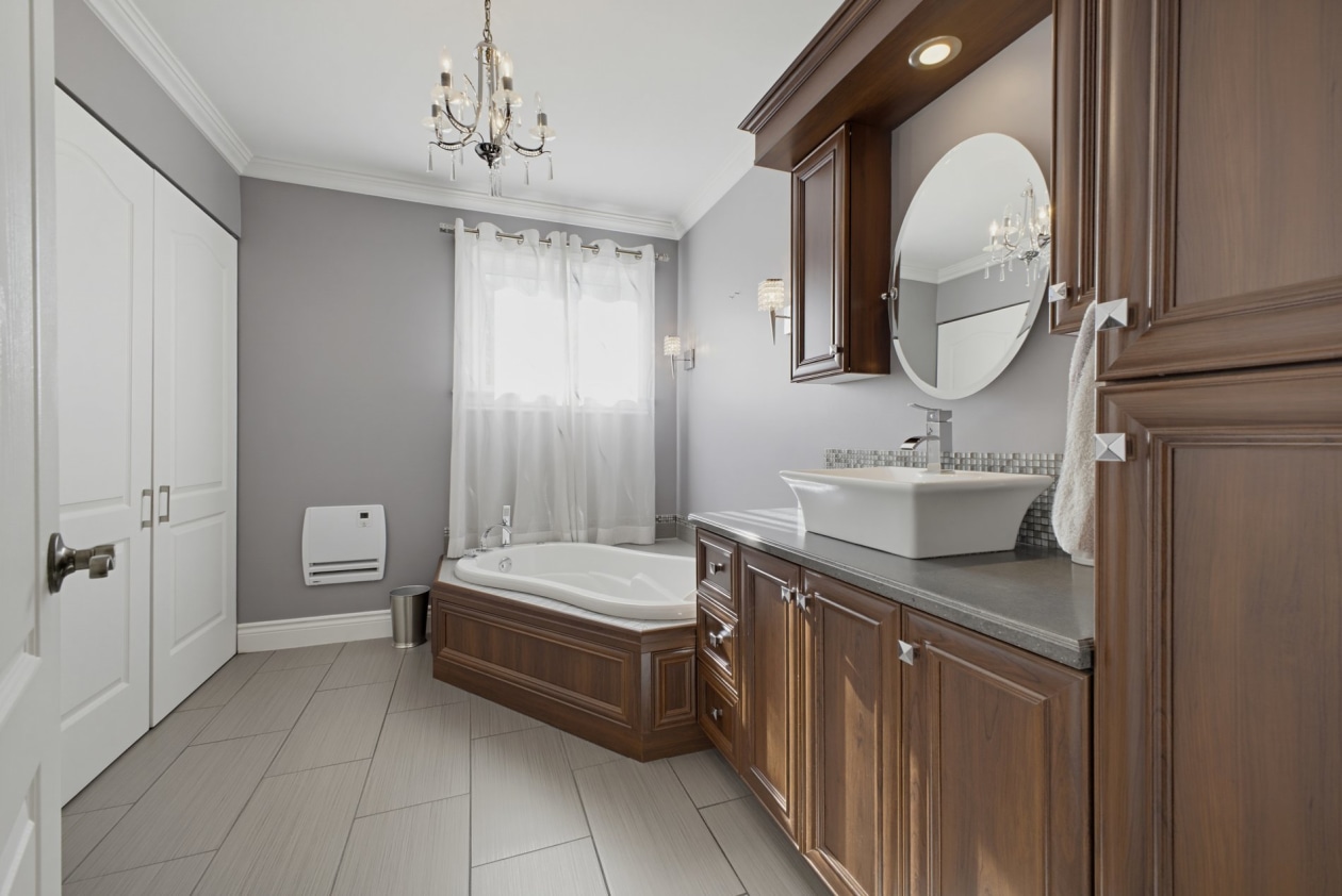 Salle de bains — 46 - 50 Rue Montcalm, Blainville