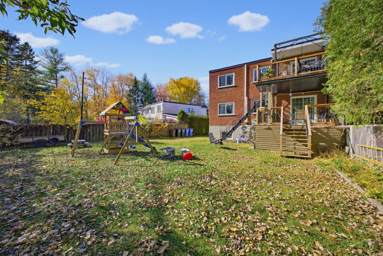 Cour — 46 - 50 Rue Montcalm, Blainville