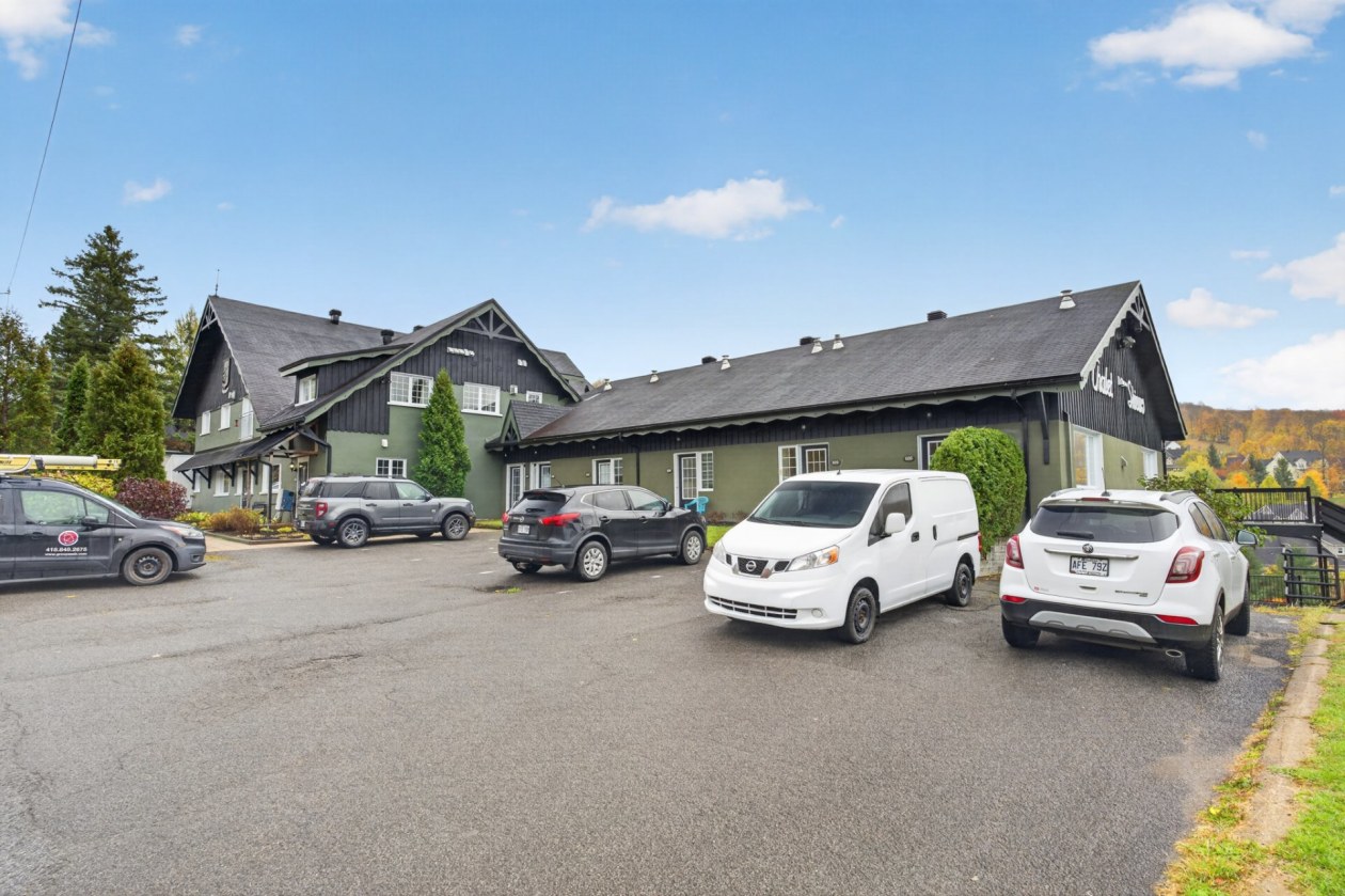 Façade — 82 Ch. du Tour-du-Lac, Lac-Beauport