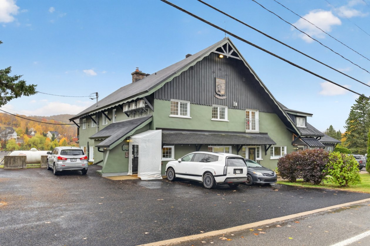 Façade — 82 Ch. du Tour-du-Lac, Lac-Beauport