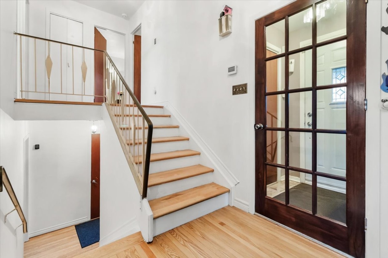 Escalier — 12796 Rue Charny, Montréal