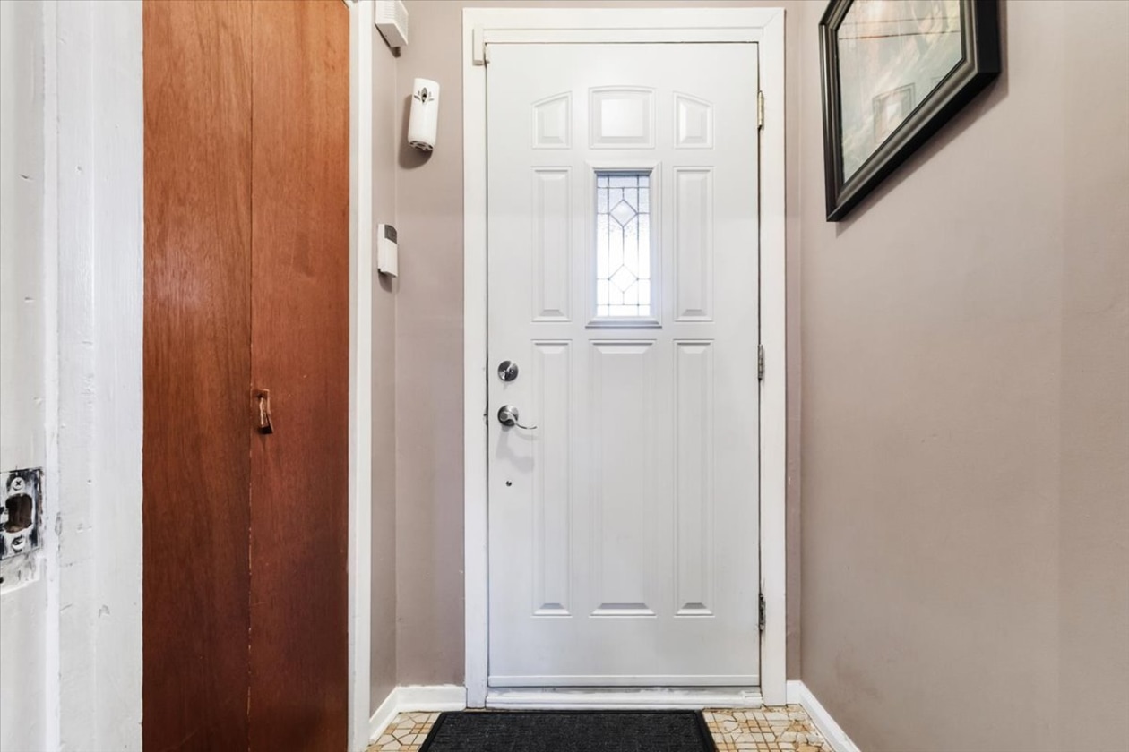 Entrée extérieure — 12796 Rue Charny, Montréal