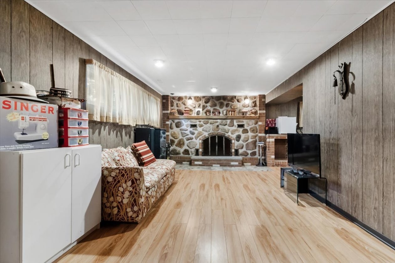 Salle de jeux — 12796 Rue Charny, Montréal