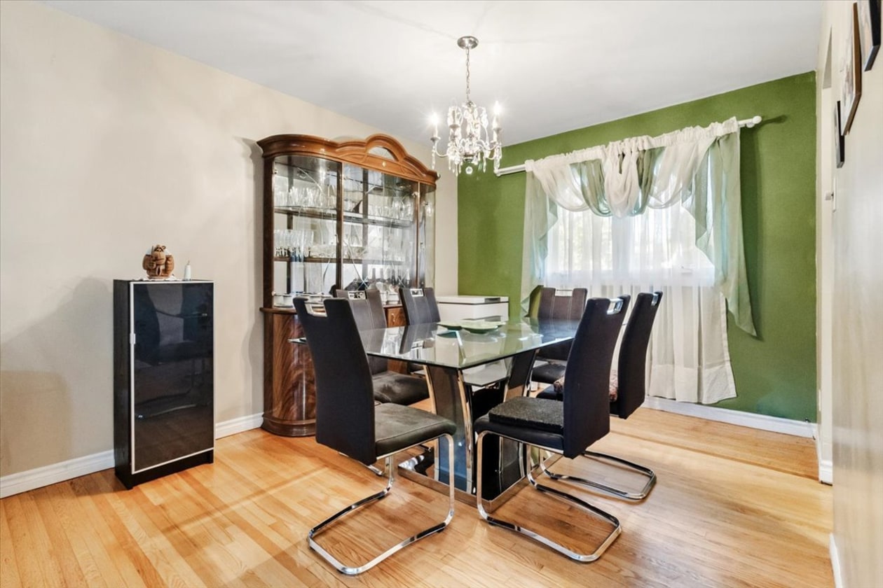 Salle à manger — 12796 Rue Charny, Montréal