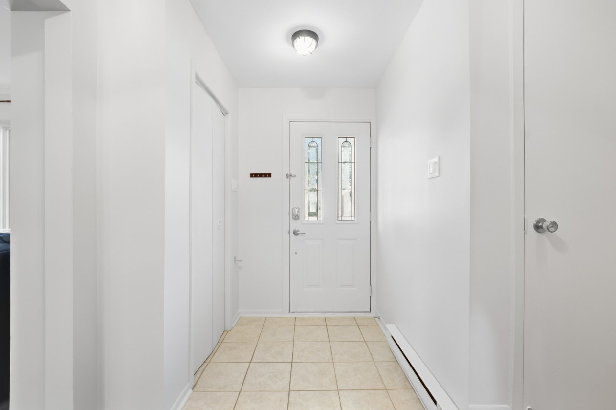Hall d'entrée — 939 Rue de la Seine, Boucherville