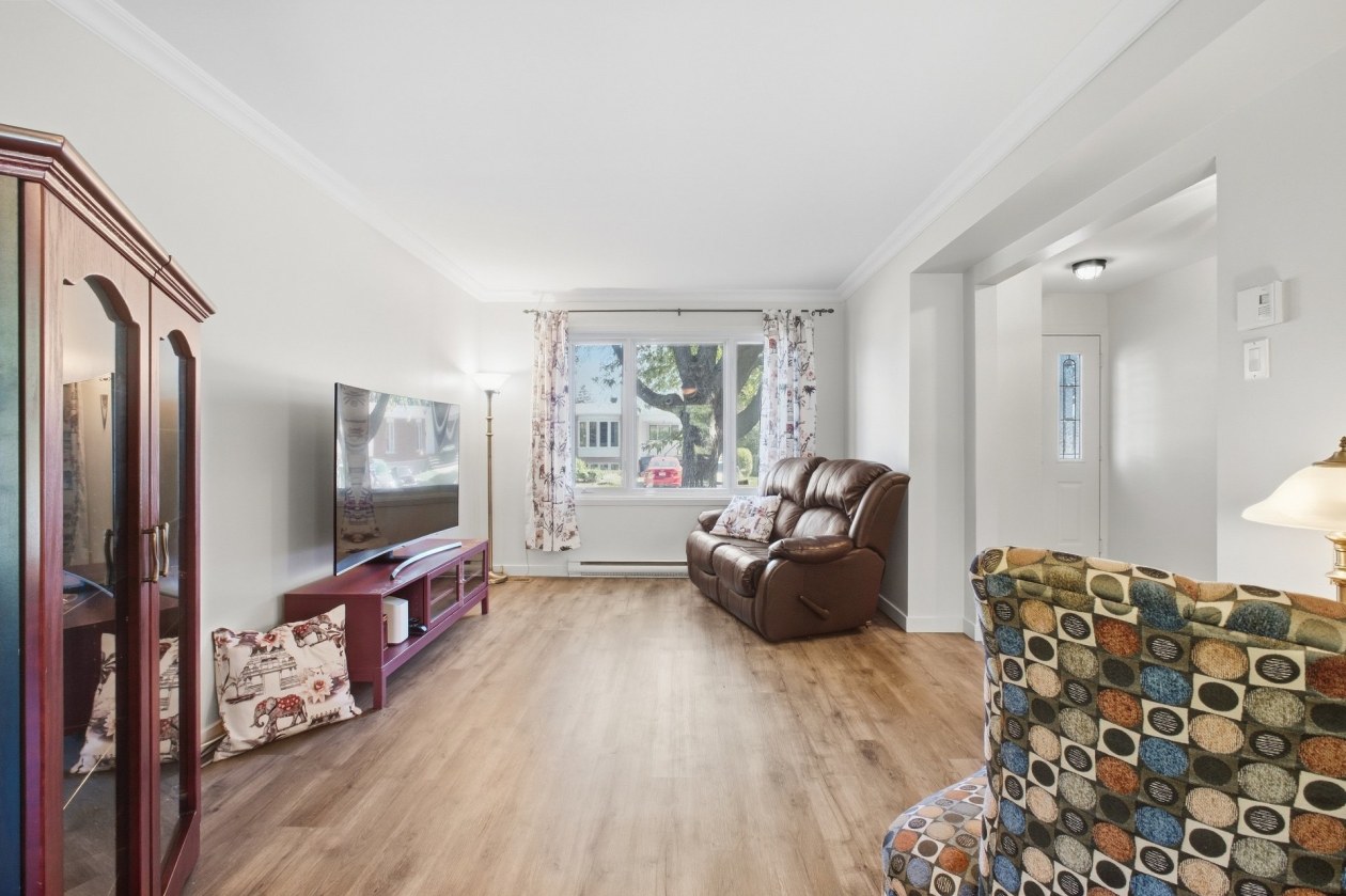Salon — 939 Rue de la Seine, Boucherville
