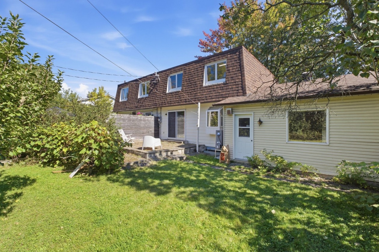 Cour — 939 Rue de la Seine, Boucherville