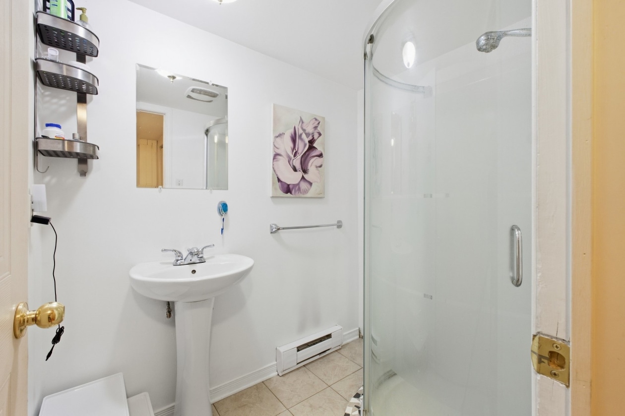 Salle de bains — 939 Rue de la Seine, Boucherville