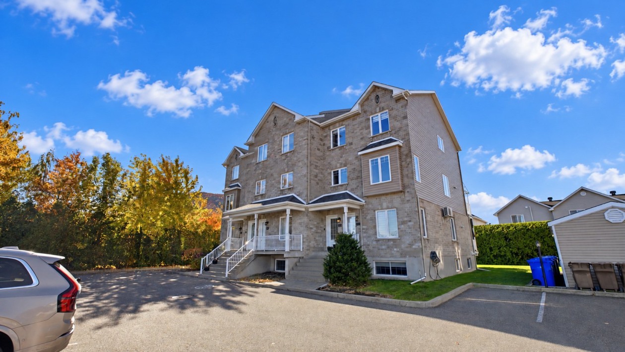 Façade — 1076 Boul. Sir-Wilfrid-Laurier, Mont-Saint-Hilaire