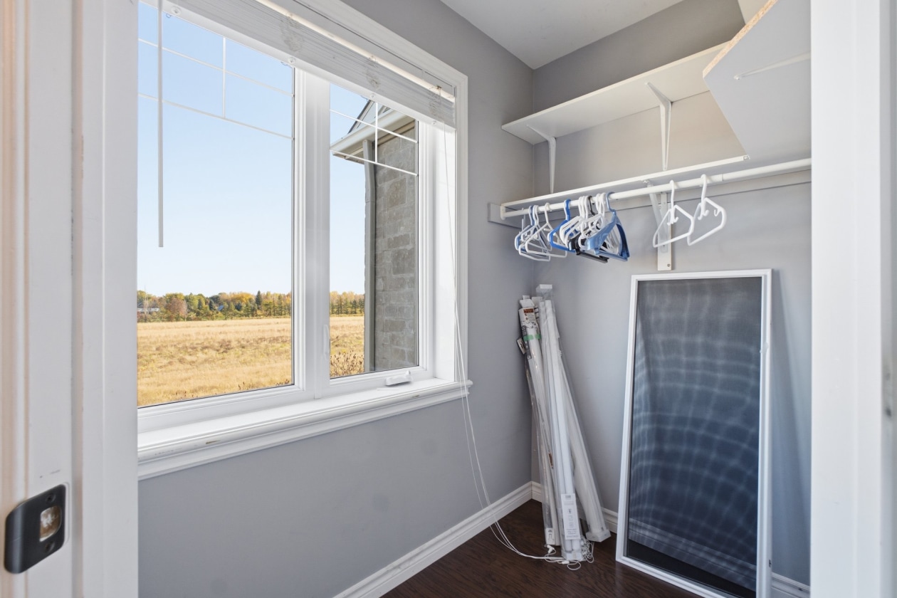 Penderie — 1076 Boul. Sir-Wilfrid-Laurier, Mont-Saint-Hilaire