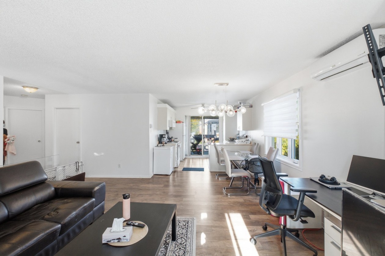 Salon — 1643 - 1647 Rue Godin, Longueuil