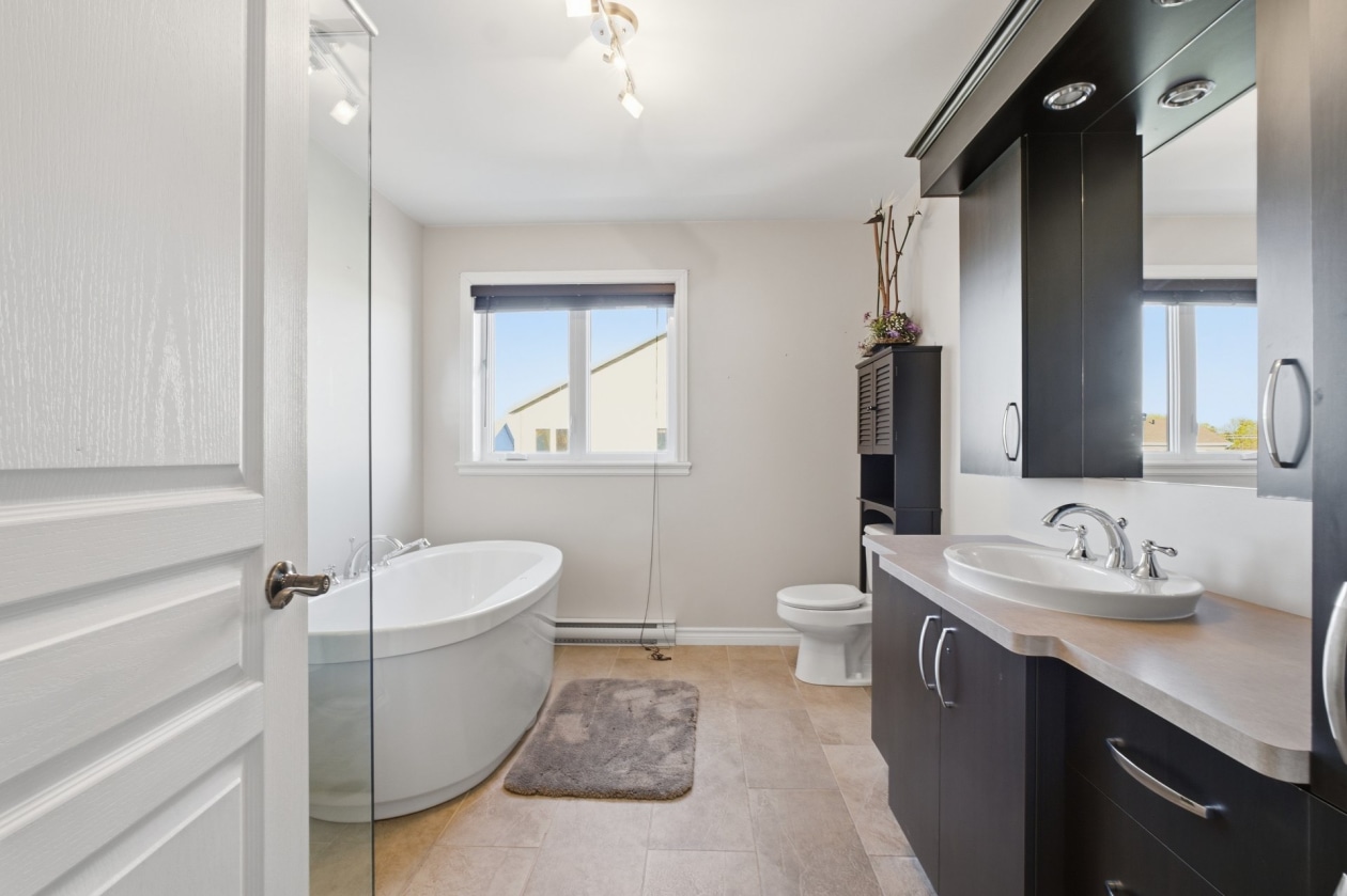Salle de bains — 1076 Boul. Sir-Wilfrid-Laurier, Mont-Saint-Hilaire