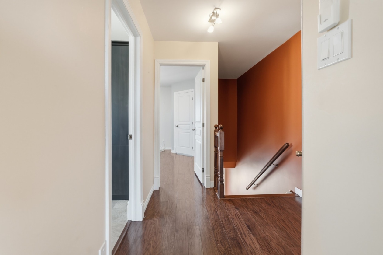 Corridor — 1076 Boul. Sir-Wilfrid-Laurier, Mont-Saint-Hilaire