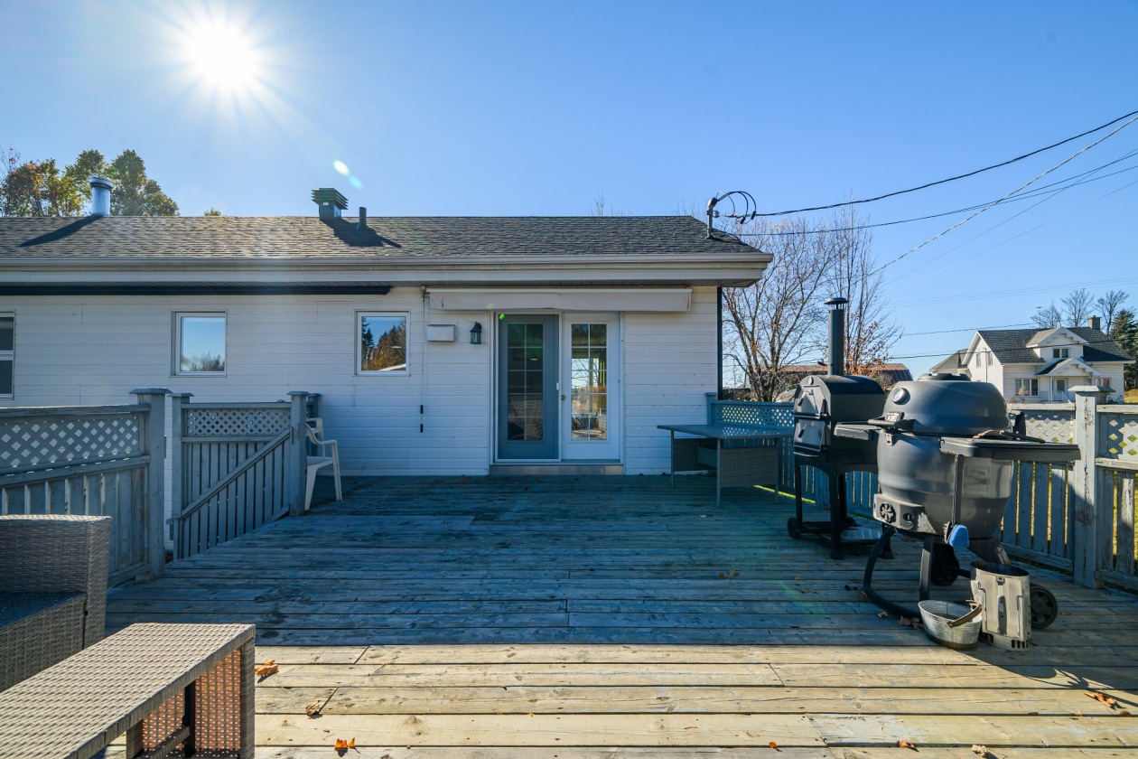 Terrasse — 175 Route 293 N., Saint-Jean-de-Dieu