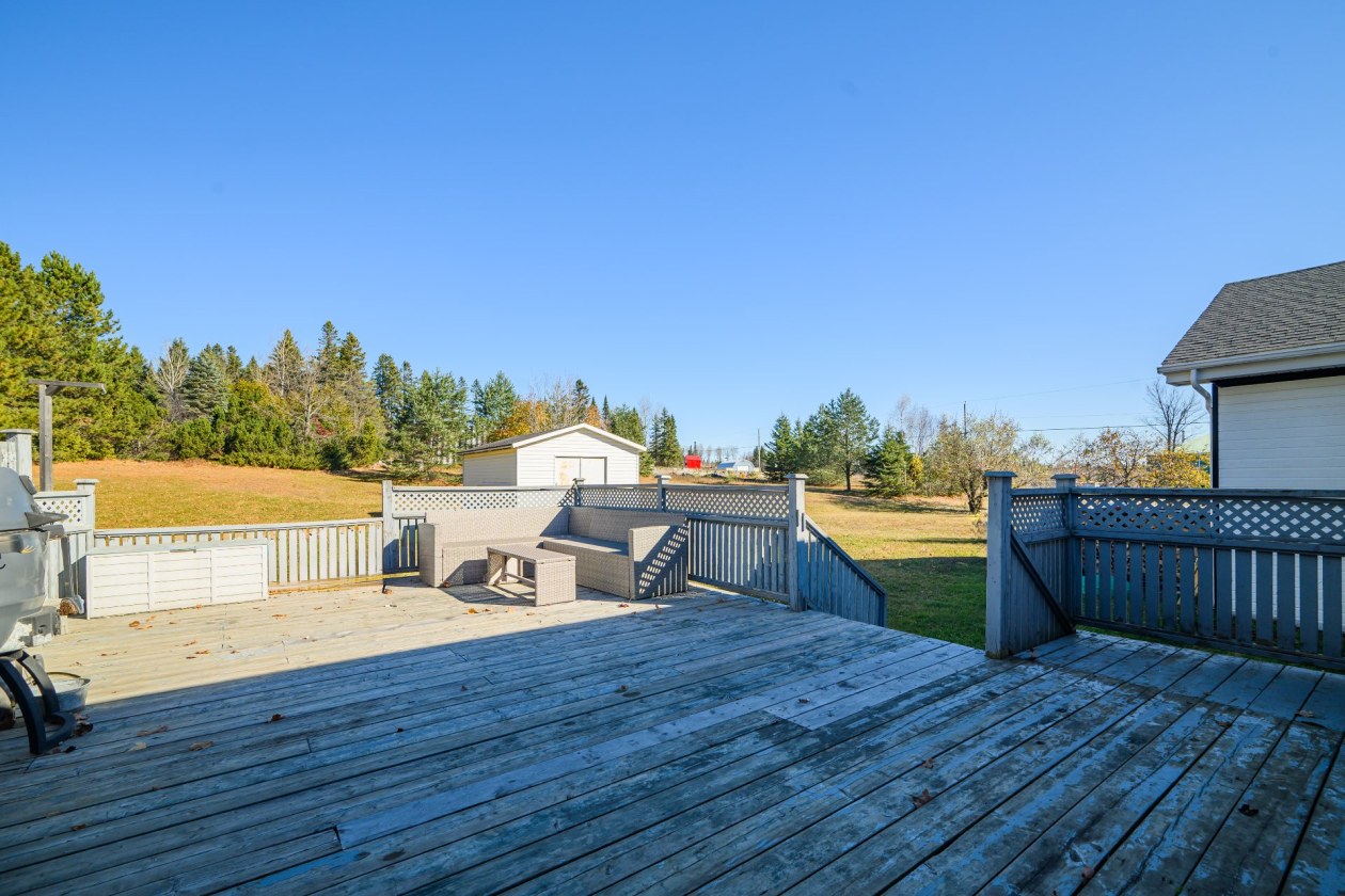 Terrasse — 175 Route 293 N., Saint-Jean-de-Dieu