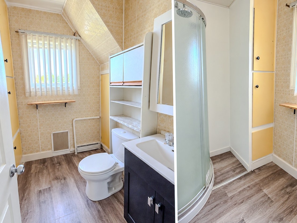 Salle de bains — 259 Rue Monseigneur-Ross O., Chandler
