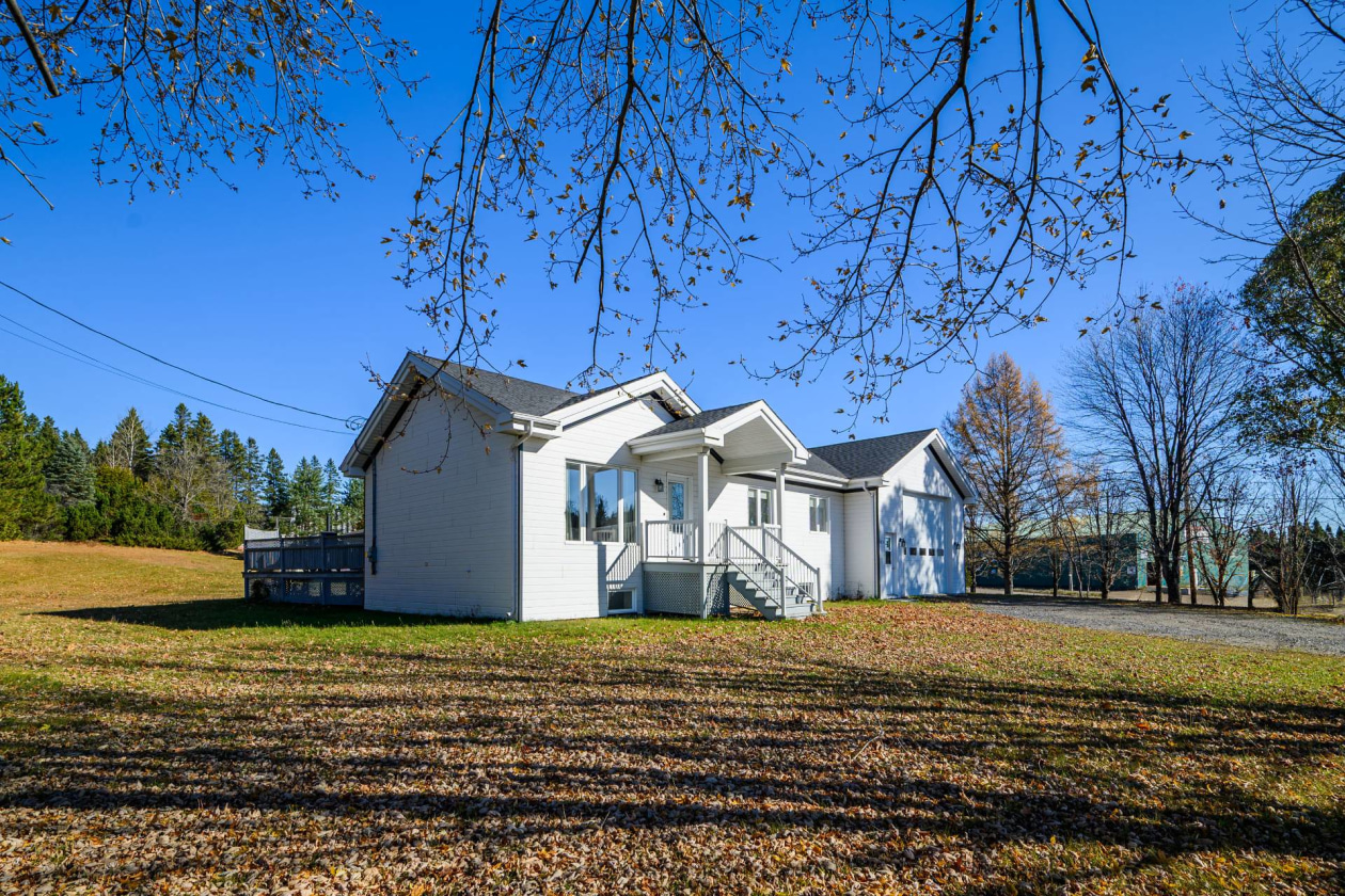 Cour — 175 Route 293 N., Saint-Jean-de-Dieu