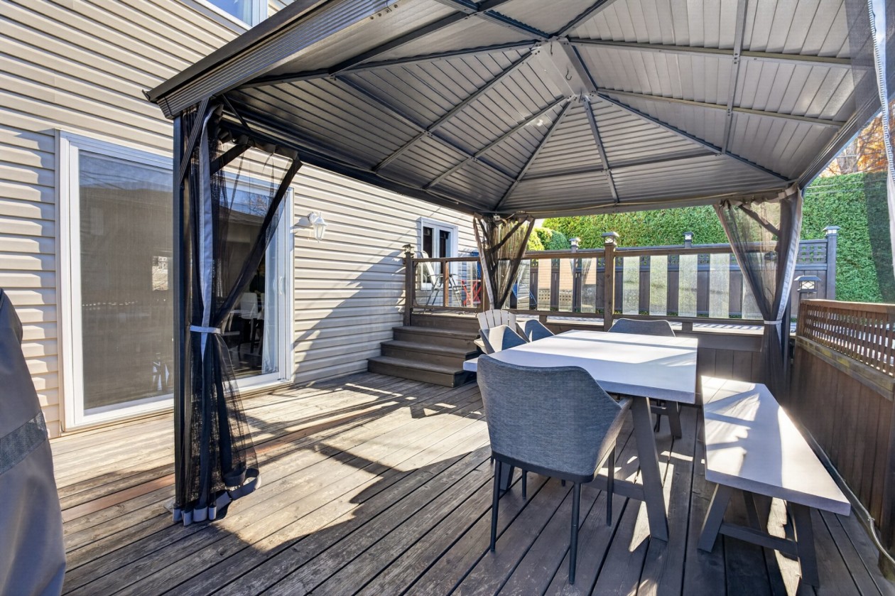 Terrasse — 13937 Rue Picasso, Québec