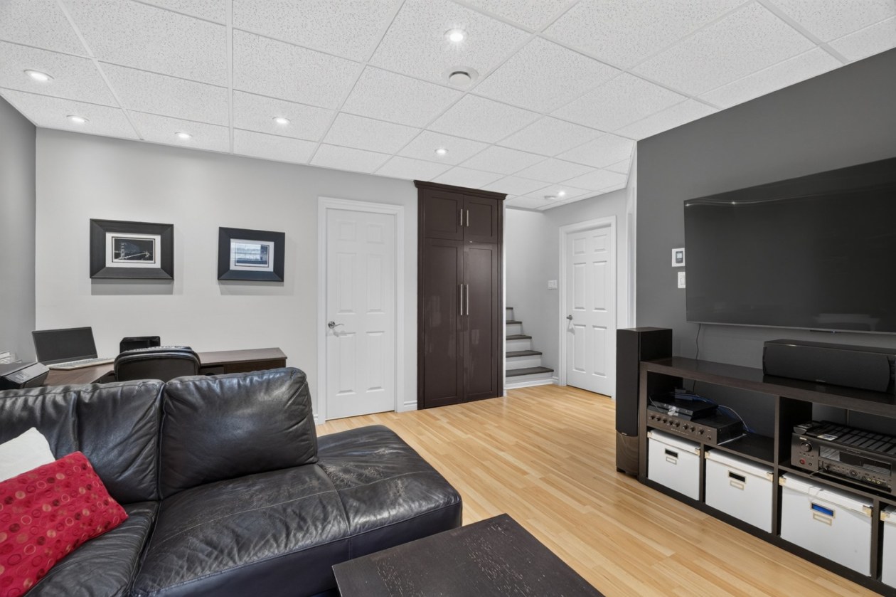 Salle familiale — 13937 Rue Picasso, Québec
