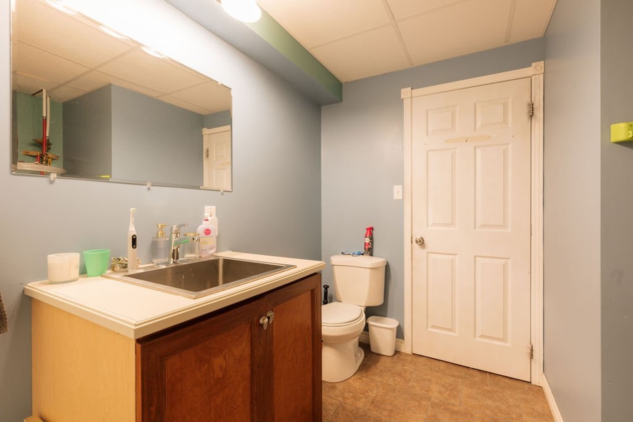 Salle de bains — 5911 - 5913 Av. du Pont N., Alma