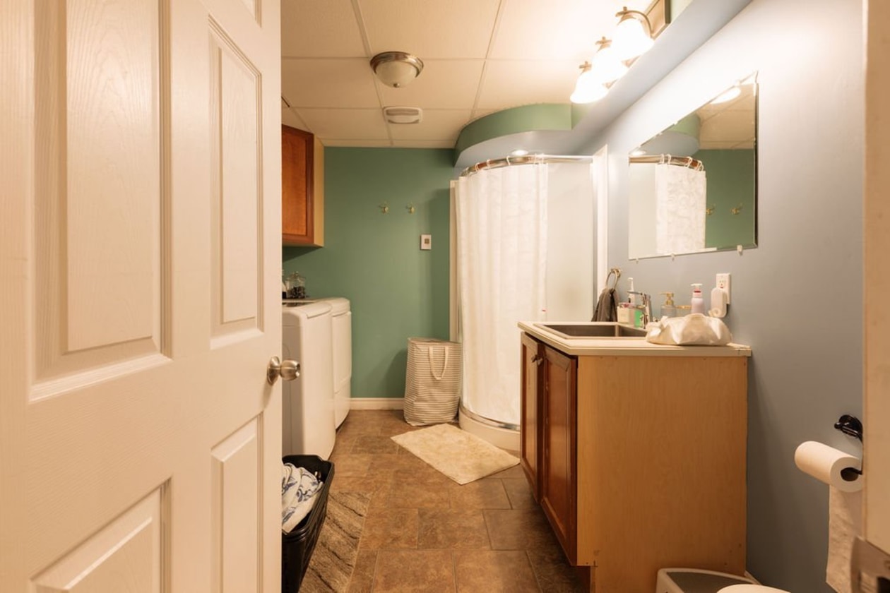 Salle de bains — 5911 - 5913 Av. du Pont N., Alma