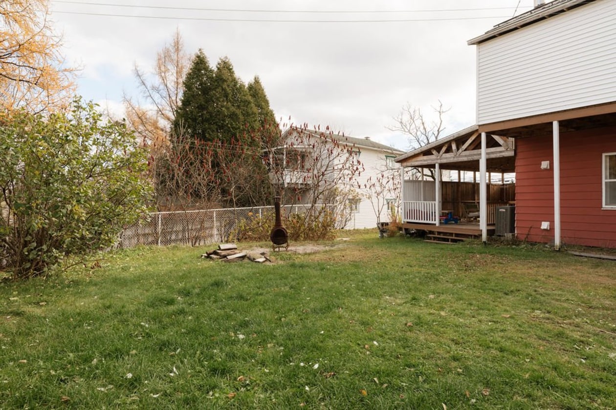 Extérieur — 5911 - 5913 Av. du Pont N., Alma
