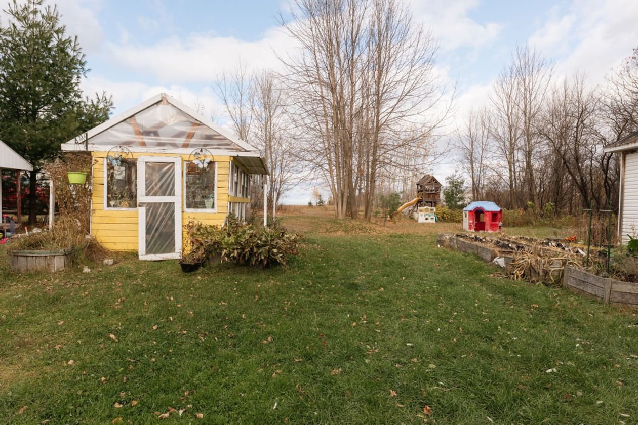 Extérieur — 5911 - 5913 Av. du Pont N., Alma