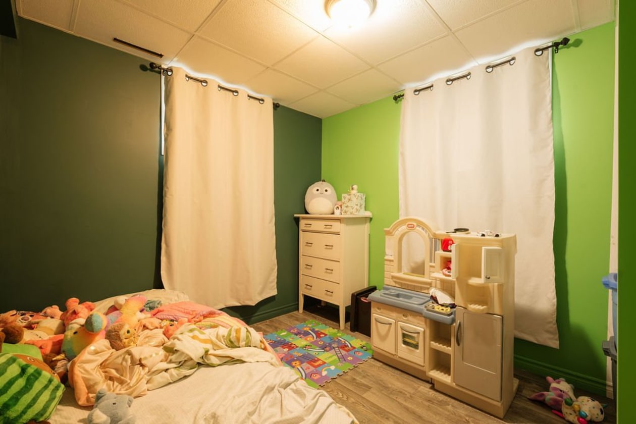 Chambre à coucher — 5911 - 5913 Av. du Pont N., Alma